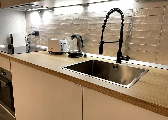 Center - Modern Flat With Free Parking And Wifi - B Апартаменти *