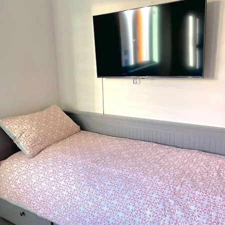 Center - Modern Flat With Free Parking And Wifi - B Lägenhet