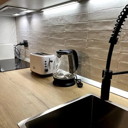 Lägenhet Center - Modern Flat With Free Parking And Wifi - B