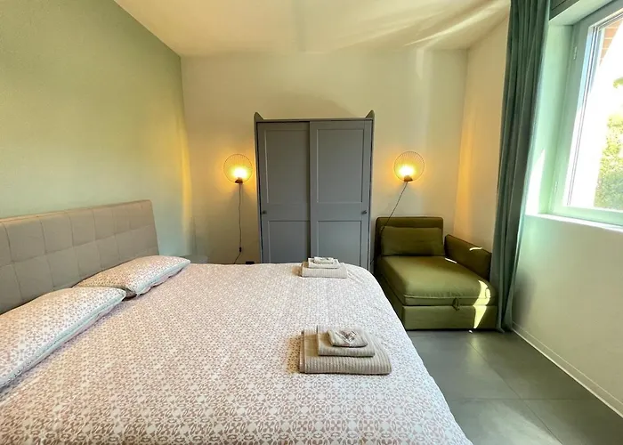 Апартаменты Center - Modern Flat With Free Parking And Wifi - B *