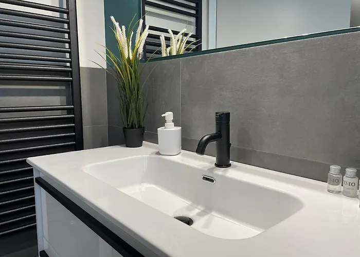 Center - Modern Flat With Free Parking And Wifi - B Апартаменты Бергамо