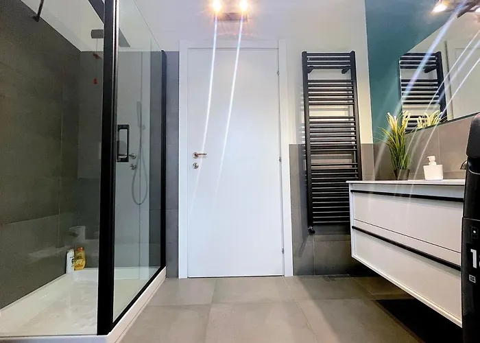 Апартаменты Center - Modern Flat With Free Parking And Wifi - B