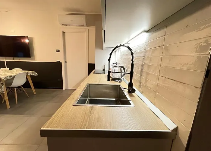 Апартаменты Center - Modern Flat With Free Parking And Wifi - B